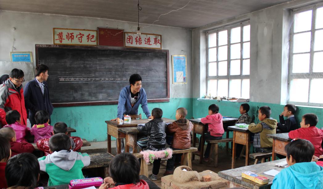 全国首个研究生支教团培训基地在四川师范大学揭牌